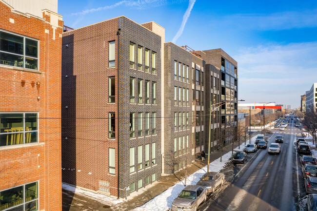 1008 N Larrabee St in Chicago, IL - Building Photo - Building Photo