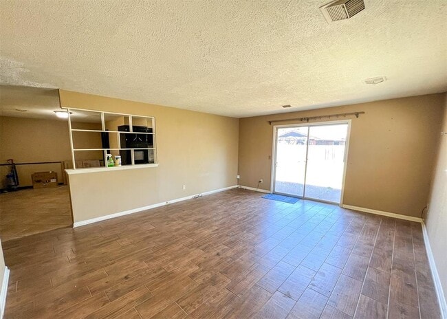 2737 Plymouth Ln in The Village, OK - Building Photo - Building Photo