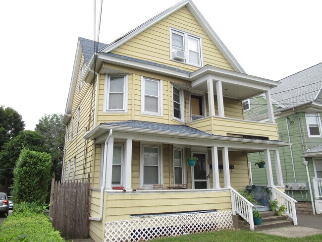 783 Brewster St, Unit 3 in Bridgeport, CT - Building Photo - Building Photo