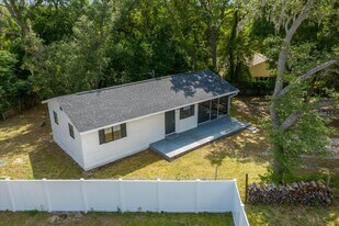 4103 Holly Hill in Lady Lake, FL - Building Photo