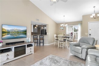 1590 Trafalgar Ln in Naples, FL - Building Photo - Building Photo
