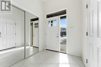 573 Lilith St in Ottawa, ON - Building Photo - Building Photo