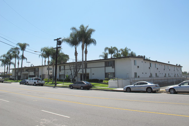 15444-15454 Chatsworth St in Mission Hills, CA - Building Photo - Building Photo