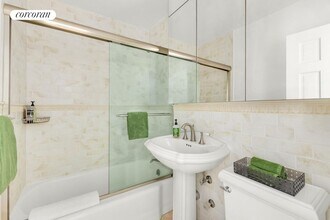 301 E 22nd St in New York, NY - Building Photo - Building Photo