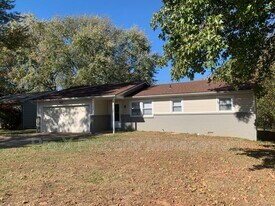 731 W Greenwood St in Springfield, MO - Building Photo