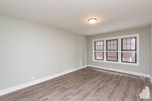 1128 Maple Ave in Evanston, IL - Building Photo