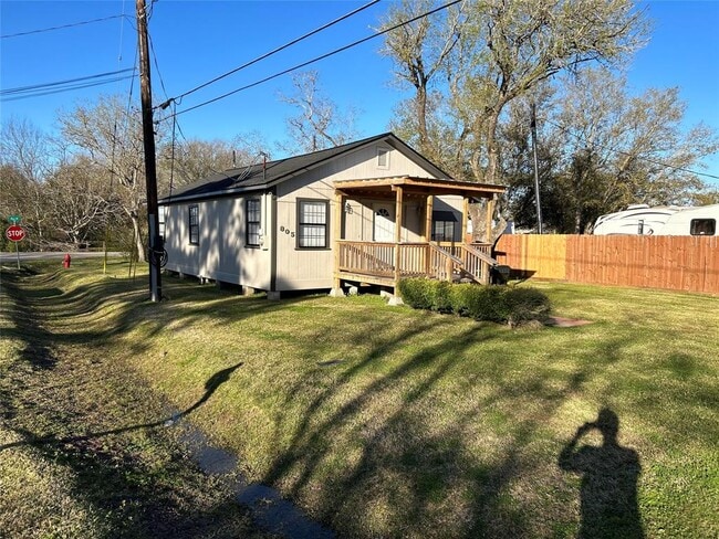 805 28 1/2 St in San Leon, TX - Building Photo - Building Photo