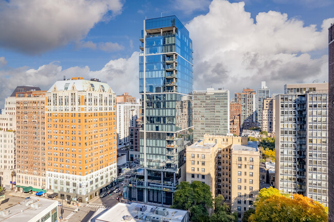 4 E Elm St in Chicago, IL - Foto de edificio - Building Photo