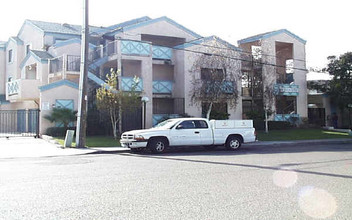 Sierra Villa Apartments in Chula Vista, CA - Foto de edificio - Building Photo