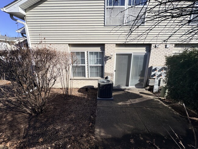 647 Beaver Ct in Naperville, IL - Building Photo - Building Photo