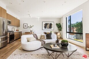 2223 Clifford St in Los Angeles, CA - Building Photo