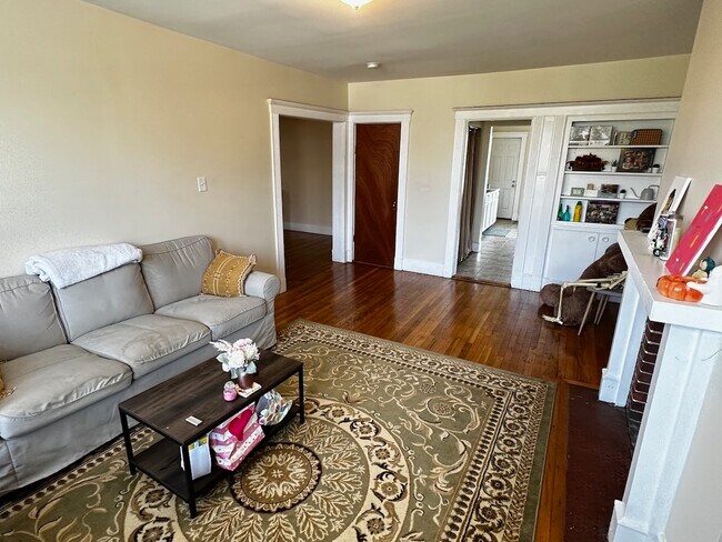 1694 Commonwealth Ave, Unit 2 in Boston, MA - Building Photo - Building Photo