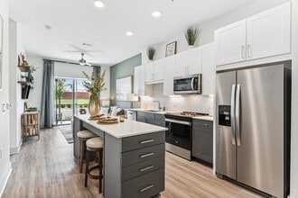 Alta Riverside in Irving, TX - Foto de edificio - Building Photo