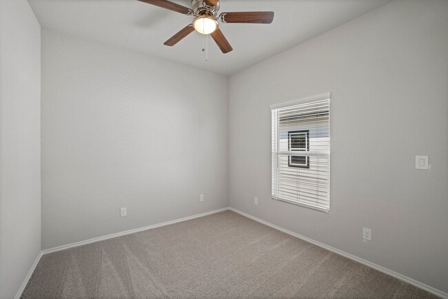 7214 Briar Pl in San Antonio, TX - Foto de edificio - Building Photo