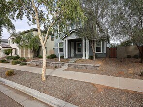 2044 W Trotter Trail in Phoenix, AZ - Building Photo - Building Photo