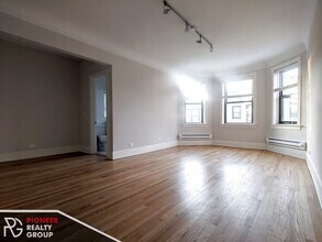 2329 N Rockwell St, Unit 2319-A2 in Chicago, IL - Foto de edificio - Building Photo