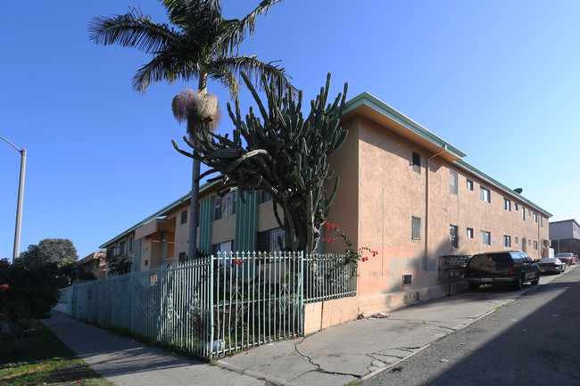 4906 August St in Los Angeles, CA - Foto de edificio - Building Photo