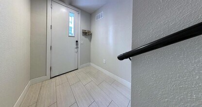 136 8th St N in St. Petersburg, FL - Building Photo - Building Photo