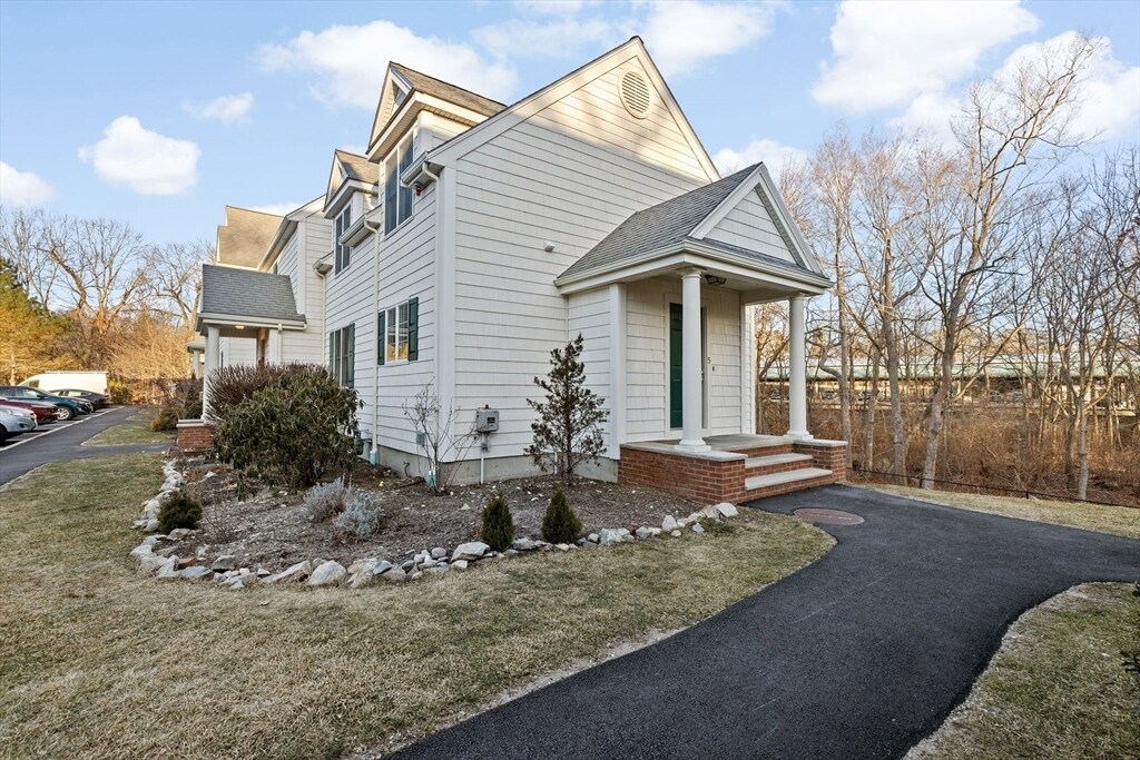196 Summer St in Hingham, MA - Foto de edificio