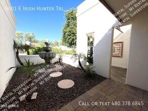 8601 E Irish Hunter Trail in Scottsdale, AZ - Foto de edificio - Building Photo