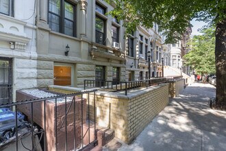 68 W 82nd St in New York, NY - Building Photo - Building Photo