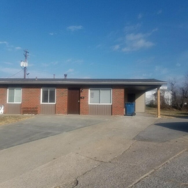16 Duplex Ct, Unit 16