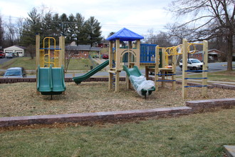 Meadowview Apartments in Pulaski, VA - Building Photo - Building Photo