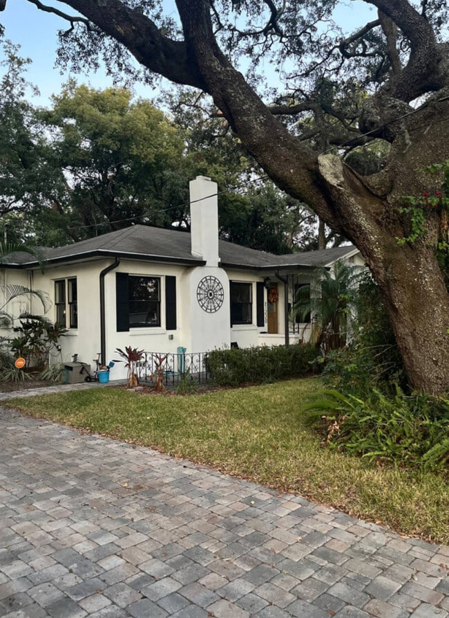 property at 1220 E Mohawk Ave