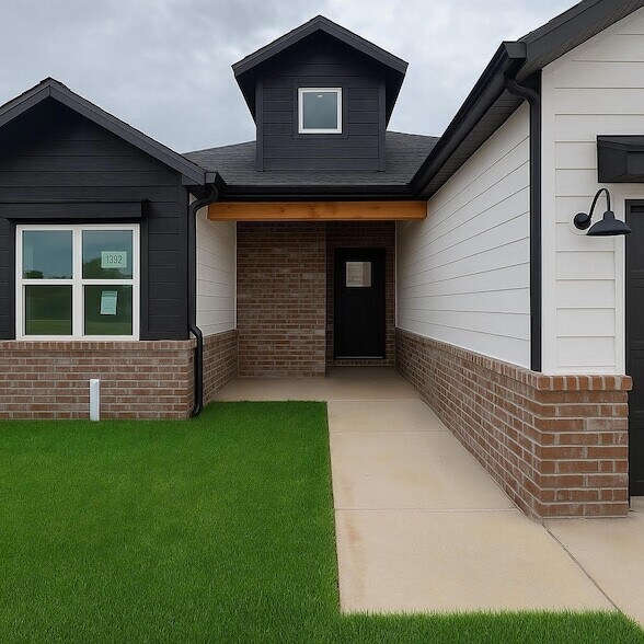 1367 N Harper Ridge Dr in Republic, MO - Foto de edificio - Building Photo