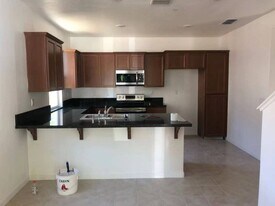 1548 Hood Rd in Sacramento, CA - Building Photo