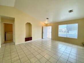 5246 Edna Crane Ave in North Las Vegas, NV - Building Photo - Building Photo