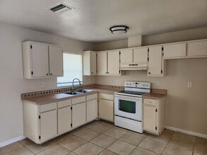 14055 Caribbean Blvd in Ft. Myers, FL - Building Photo - Building Photo