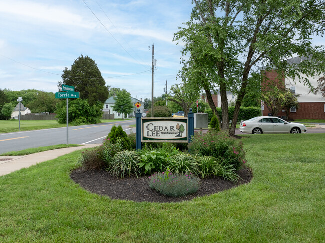 Cedar Lee Condominiums in Bealeton, VA - Building Photo - Building Photo