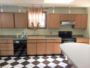 8 Pleasant St in Medford, MA - Building Photo - Building Photo