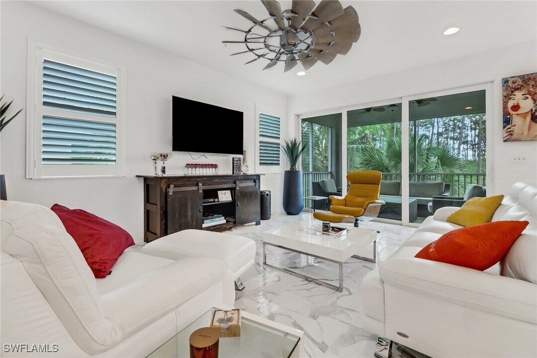 6965 Avalon Cir in Naples, FL - Foto de edificio