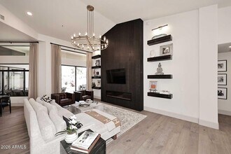 8334 E Jenan Dr in Scottsdale, AZ - Building Photo - Building Photo