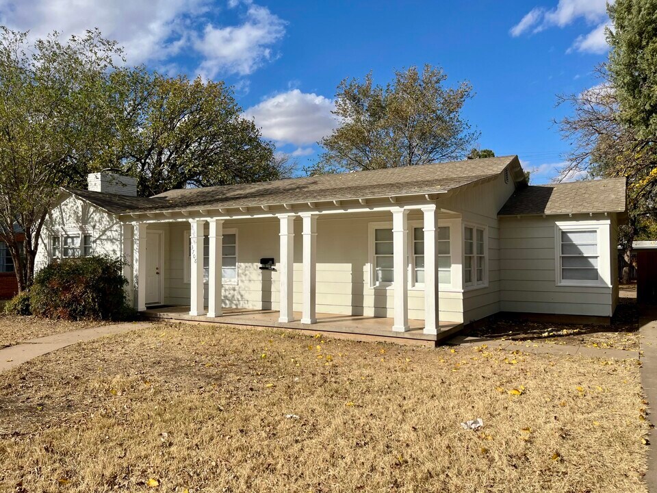 3708 27th St in Lubbock, TX - Building Photo