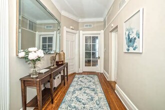 1104 Cross Ln, Unit 2 in Cincinnati, OH - Foto de edificio - Building Photo