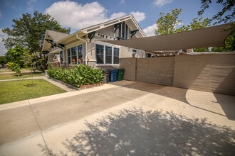 1037 W Craig Pl in San Antonio, TX - Building Photo - Building Photo