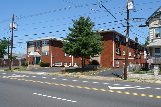 111-115 1st Ave in Roselle, NJ - Foto de edificio - Building Photo