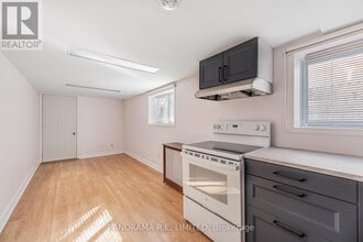 8-8 Thirty Third St in Toronto, ON - Building Photo - Building Photo