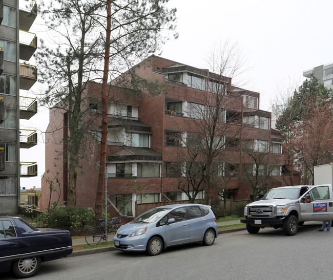 1330 Bute St in Vancouver, BC - Building Photo - Building Photo