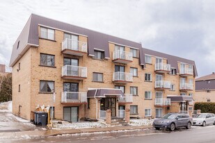 390 De Bourges Rue in Laval, QC - Building Photo