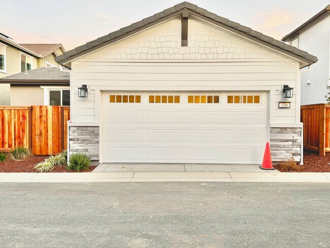 330 Nat'l Gdn Ln in Vacaville, CA - Building Photo - Building Photo