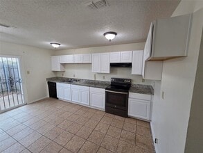 10500 Lake June Rd in Dallas, TX - Building Photo - Building Photo