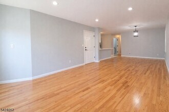 11 Wallis Ave in Jersey City, NJ - Building Photo - Building Photo