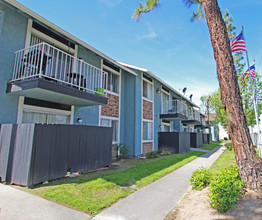 Parc Mountain View Apartments in San Bernardino, CA - Foto de edificio - Building Photo