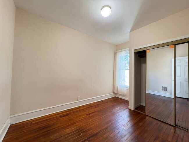210 Grant Ave in Jersey City, NJ - Foto de edificio - Building Photo