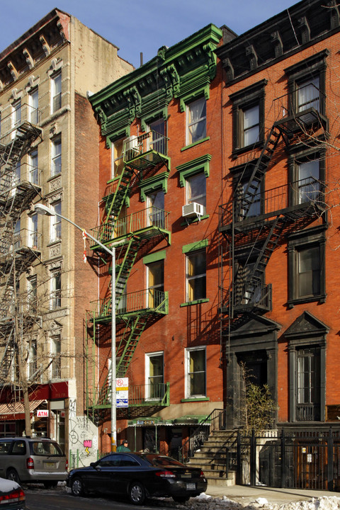 79 E 7th St in New York, NY - Building Photo