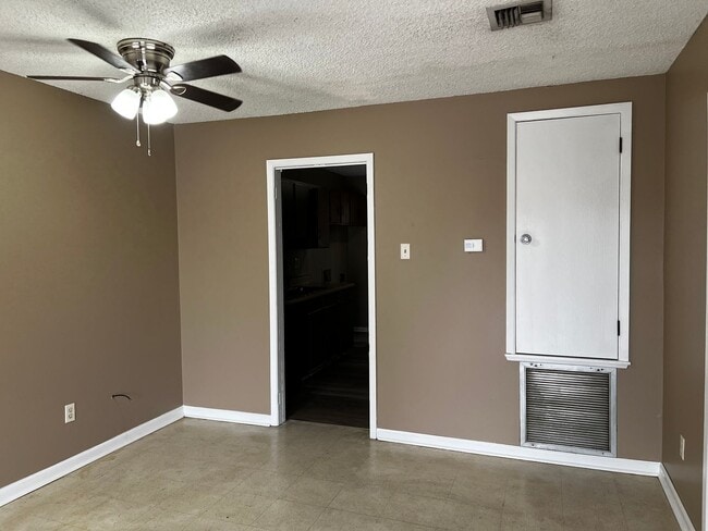 405 Knollwood Cir in Lafayette, LA - Building Photo - Building Photo
